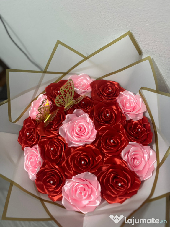 Buchet trandafiri satin