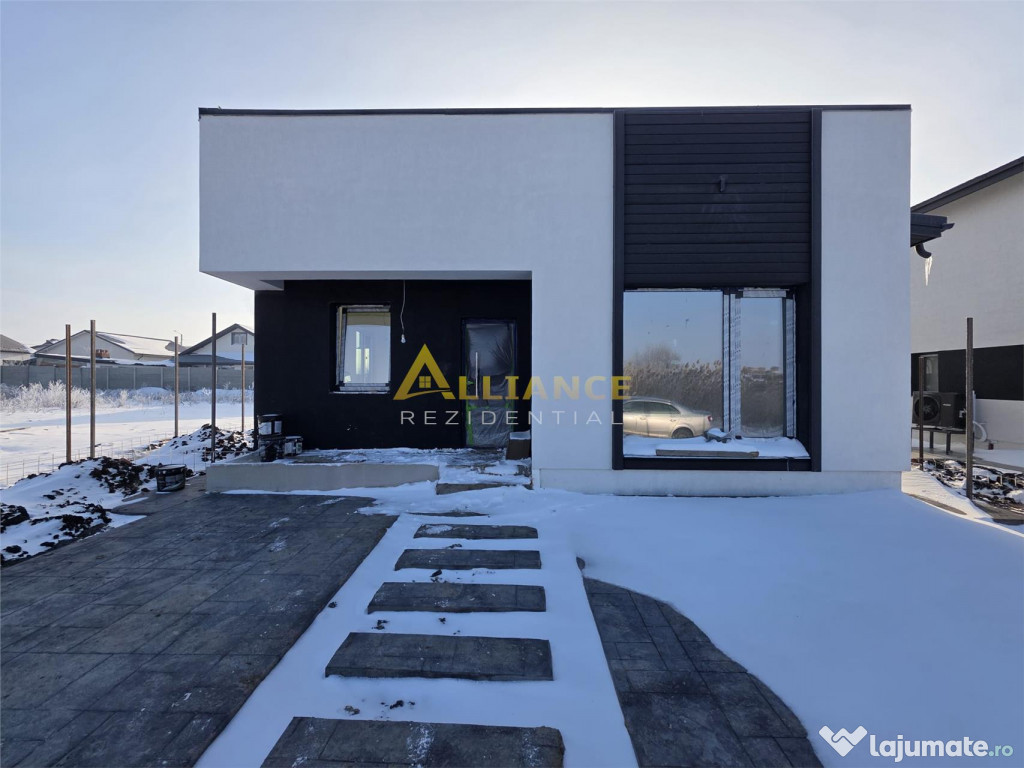 Casa de cu 3 camere,2 bai,teren 438mp