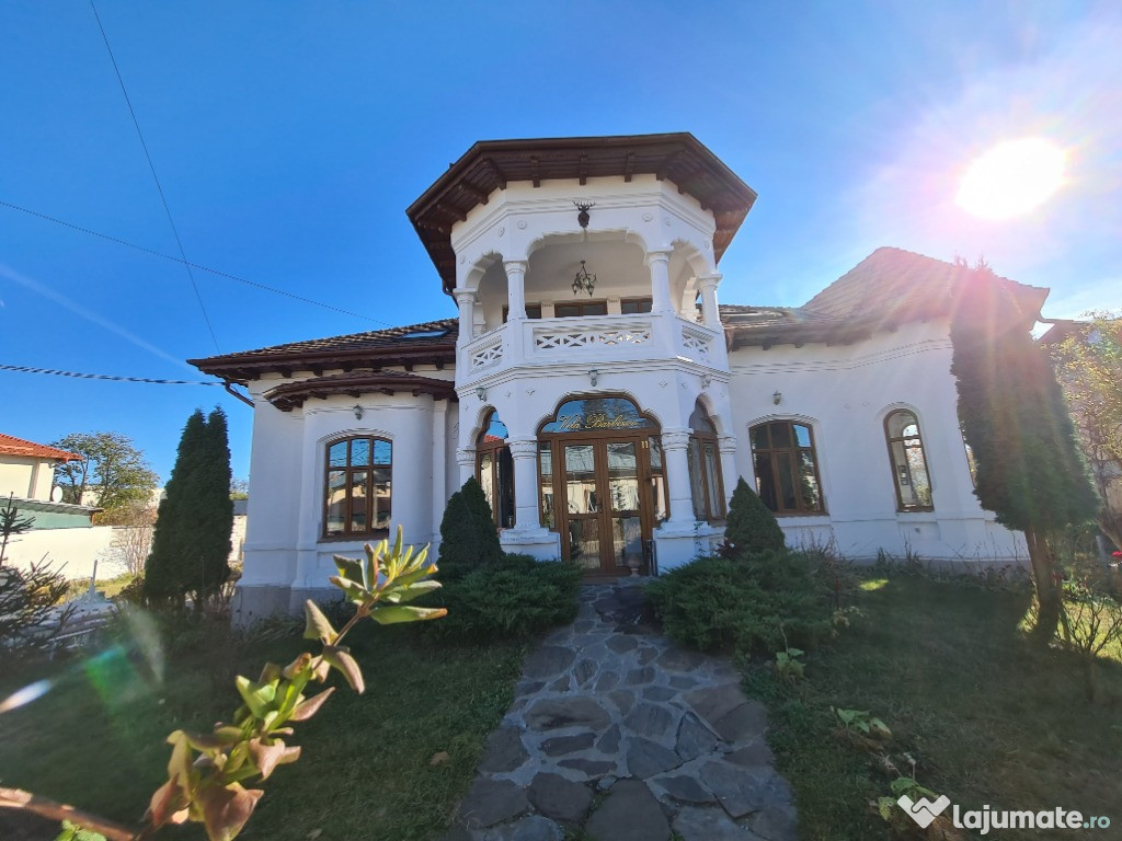 Vila cu piscina - teren generos și potențial multifuncțional