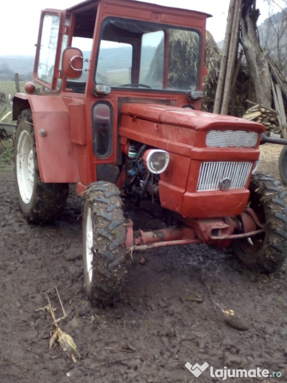 Tractor  u 445 dt