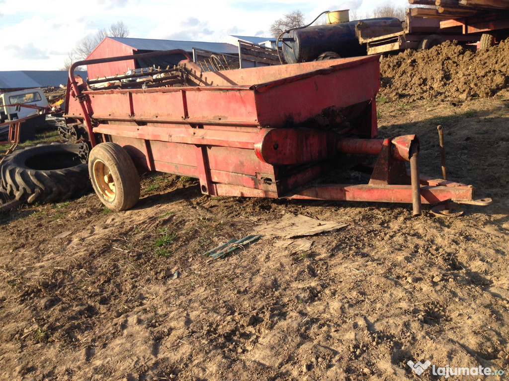 Remorca de imprastiat gunoi