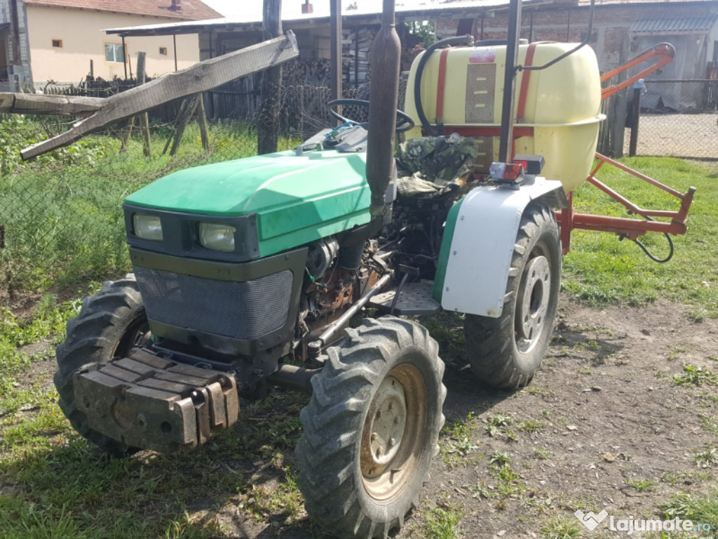 Tractor 4x4 romanesc