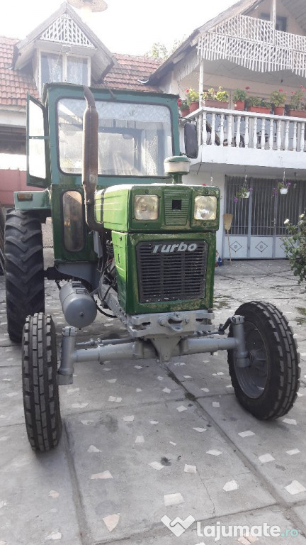 Tractor 650, plug, disc, remorca si aparat de erbicidat