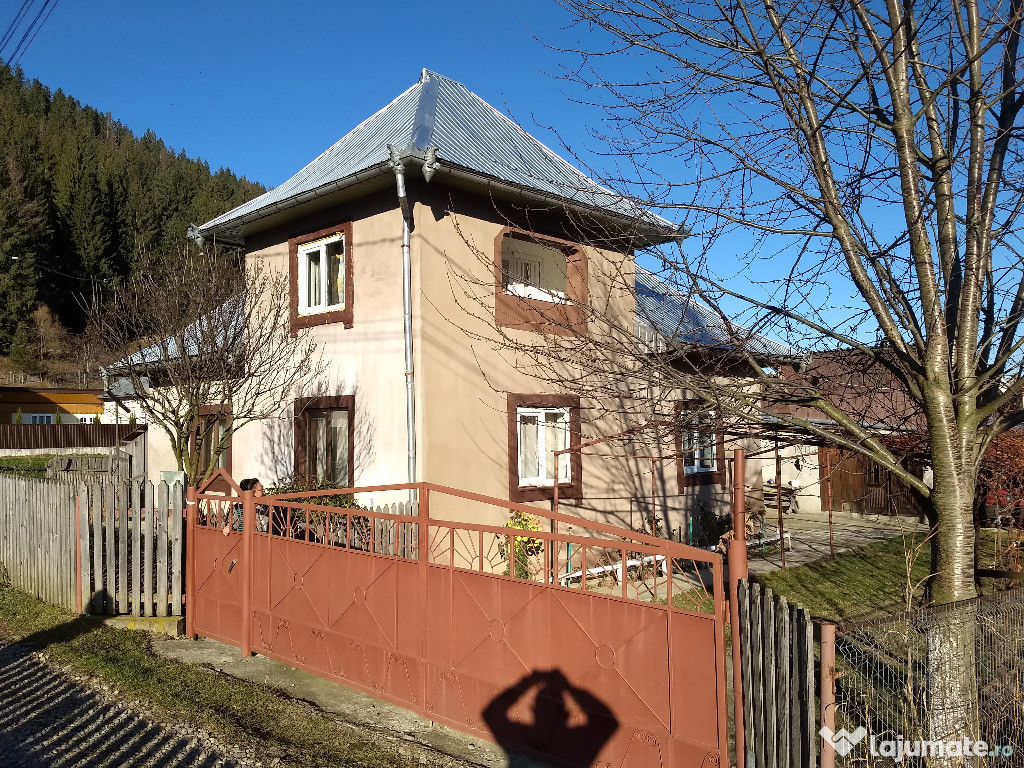 Casa etaj cu anexe si teren Straja, Suceava