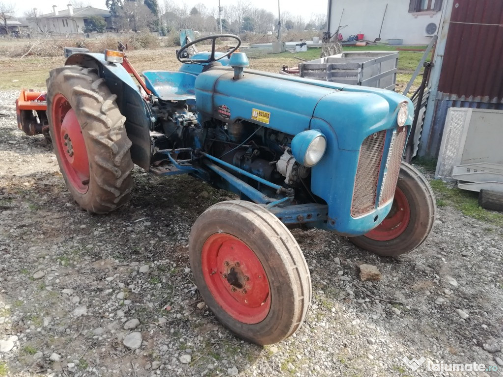 Tractor ford 50 cai