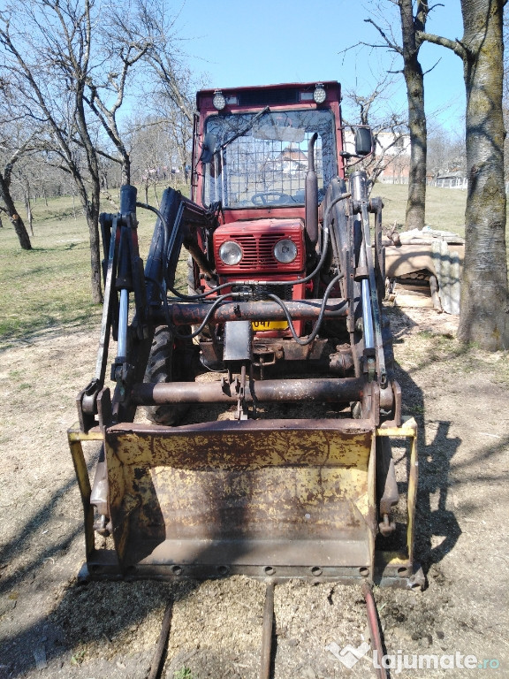 încărcător frontal tractor