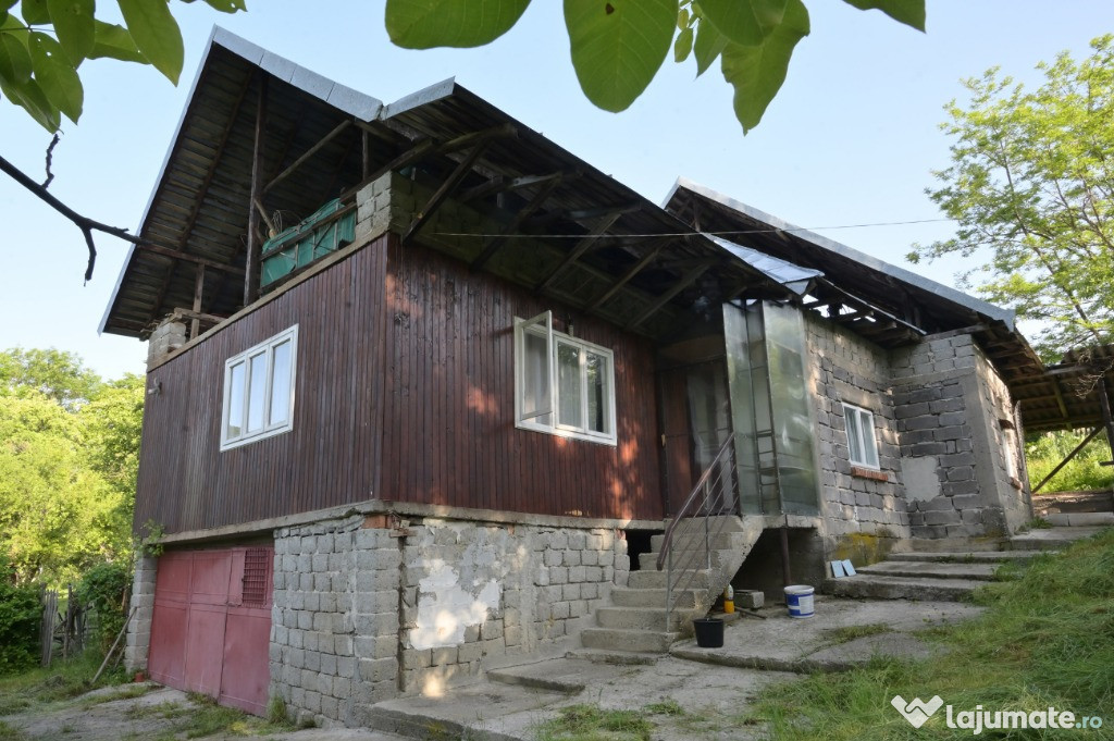 Casa 3 camere cu demisol, P + mansarda si teren 4000 mp, Cor