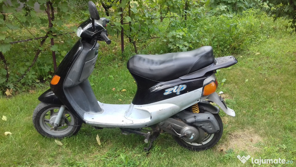 Scuter Piaggio Zip 2t, 50 cmc. Cu carte RAR.