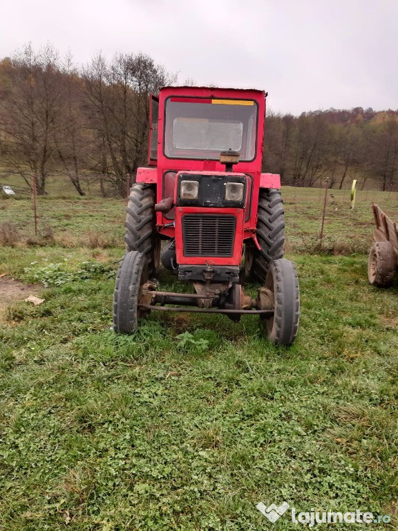 Tractor UNIVERSAL 650