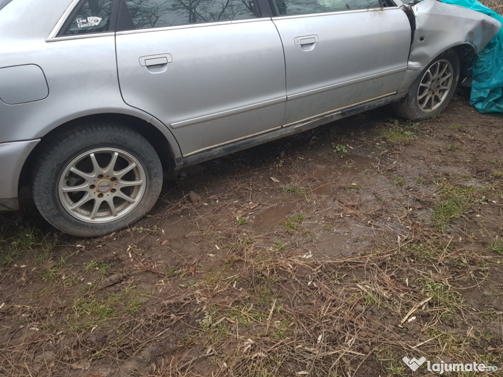 Dezmembrez a4 b5 1.6 1998 berlina