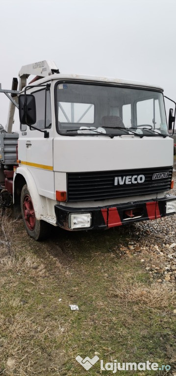 Iveco 110 cu brat și basculare