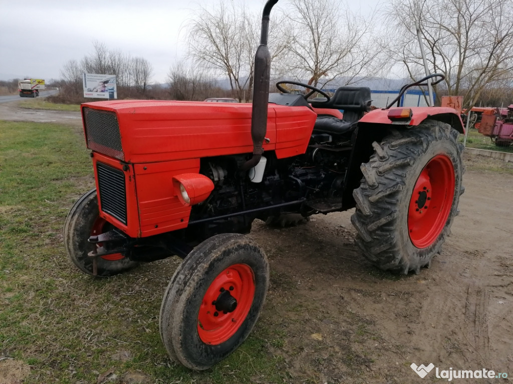 Tractor UTB 445