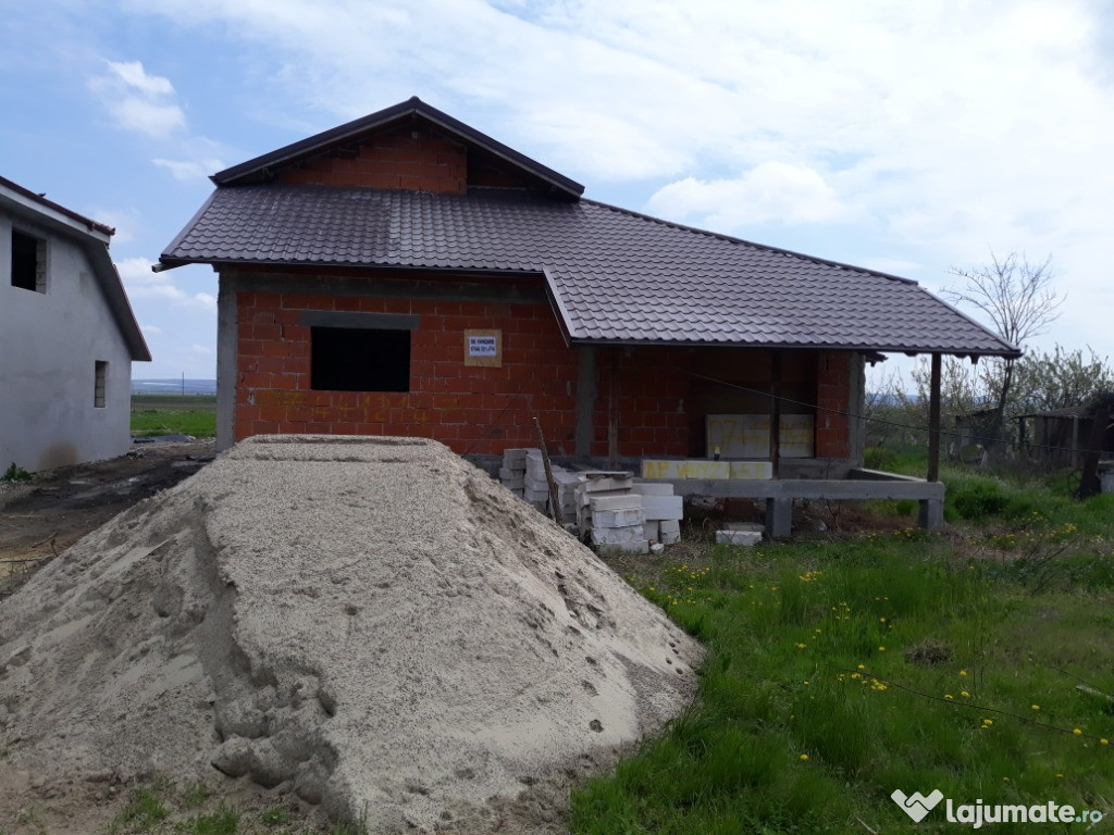 Casa parter si mansarda Mastacani