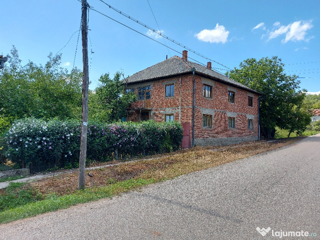 Casa cu 20 ari curte si gradina Uileacu Simleului, Salaj