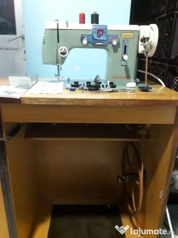 Mașina de cusut electrica si manuală .