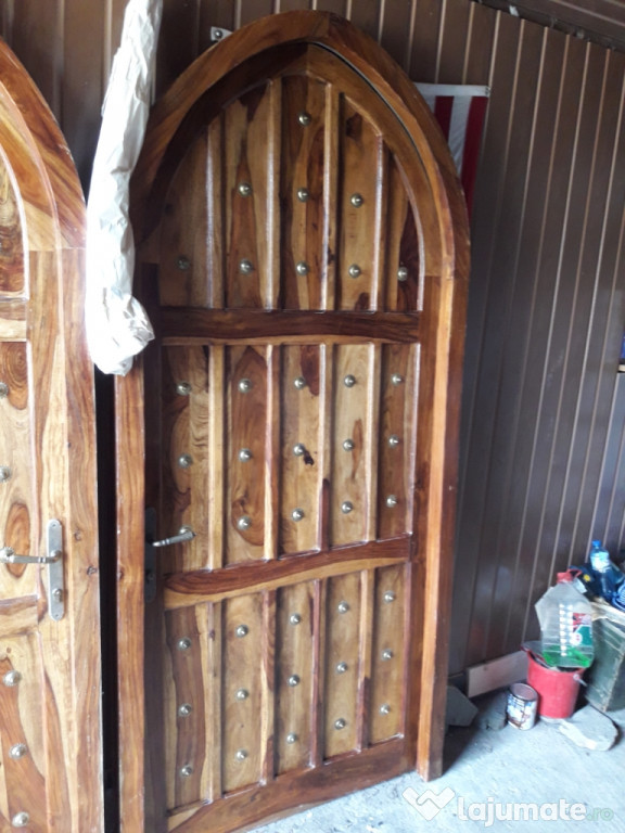 Ușa lemn masiv stil medieval