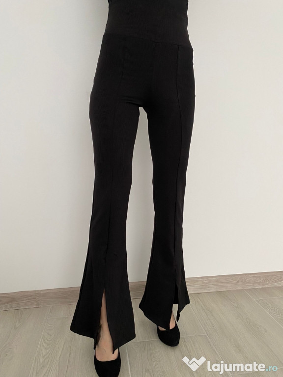 Caut Nike Tech Fleece Rosu ofer 200300lei