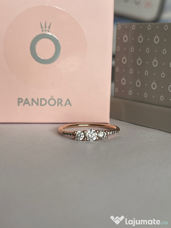 Inel Pandora din aur cu un diamant mare și 8 mici