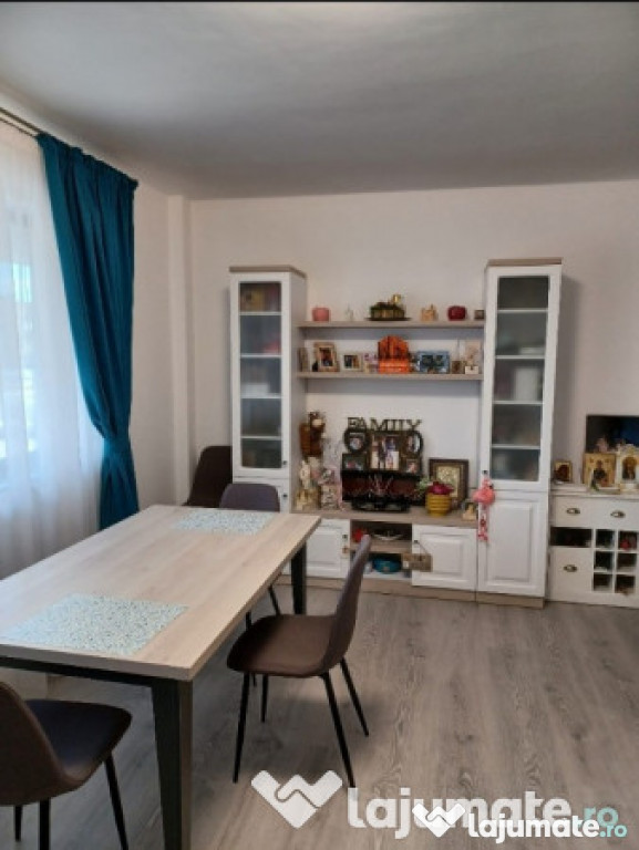 Apartament cu 3 camere decomandate Zona Scheia