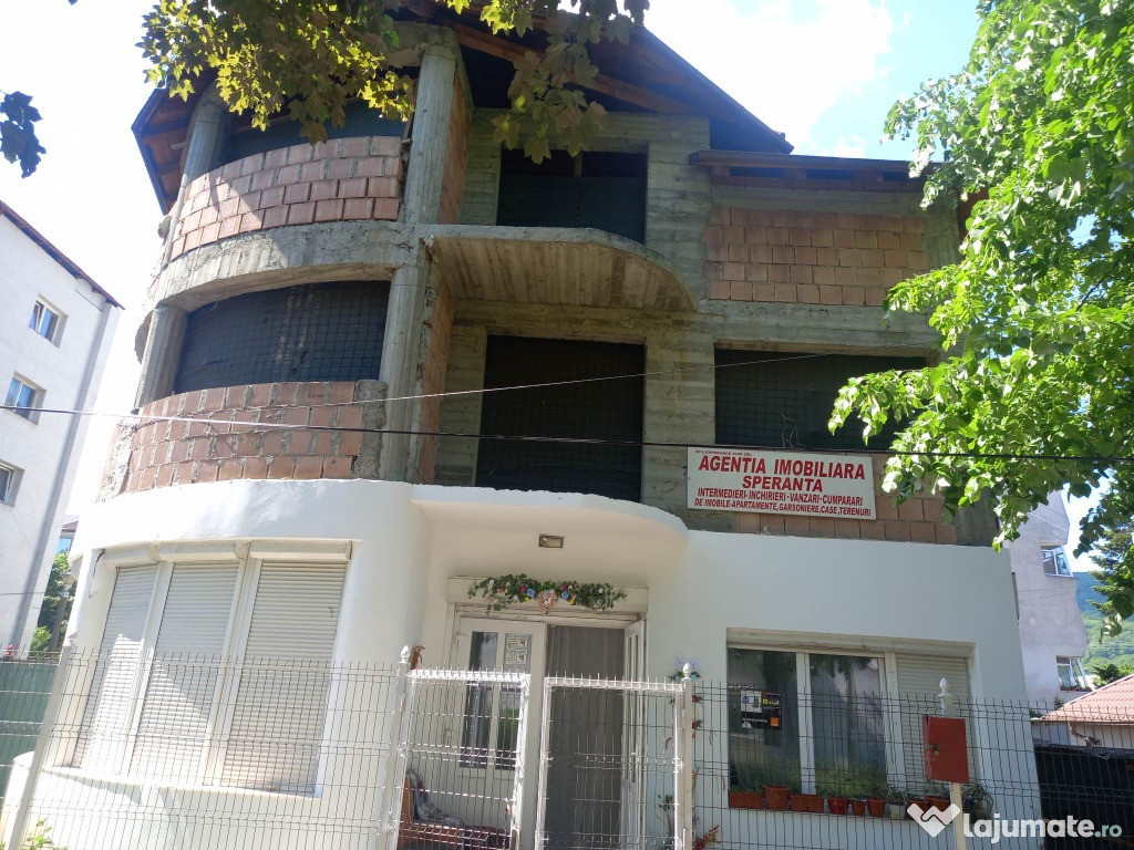 Vila Piatra Neamt 400mp construita 2012 toate utilitatile