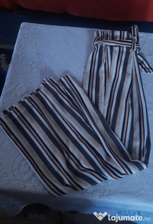 Pantaloni evazati