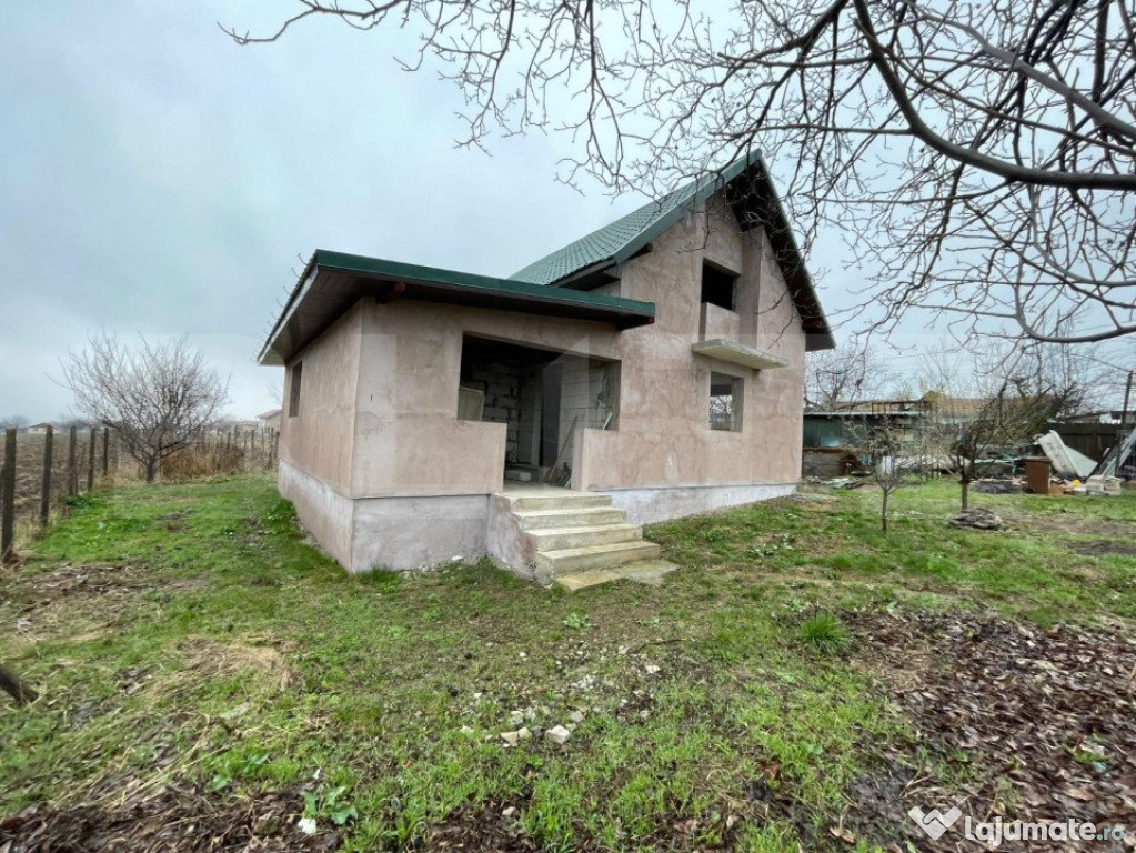 Casa cu etaj, la rosu, 4 camere, 128 mp utili, teren 651 mp,