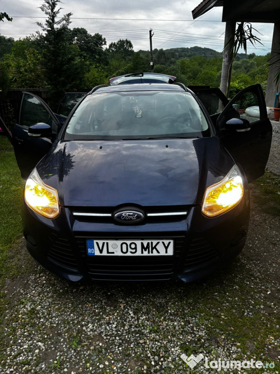Ford Focus 2012 albastru