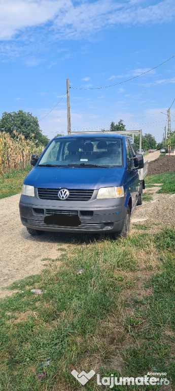 Vand autoutilitara VolksWagen T5 cu 6 locuri si 4 usi