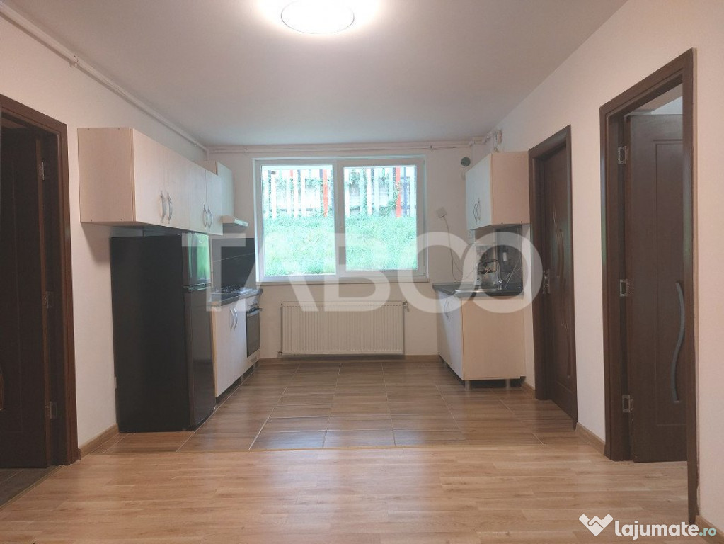 Apartament 3 camere decomandate 58 mp parter loc parcare Cis