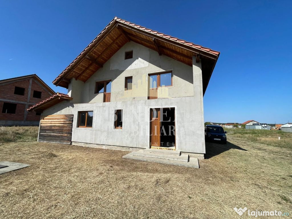 Casa cu garaj Pischia 926 mp teren