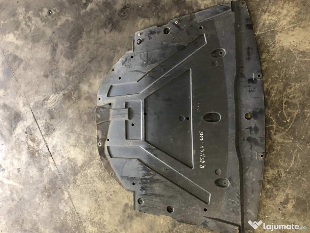 Scut motor plastic Nissan Qashqai 2015