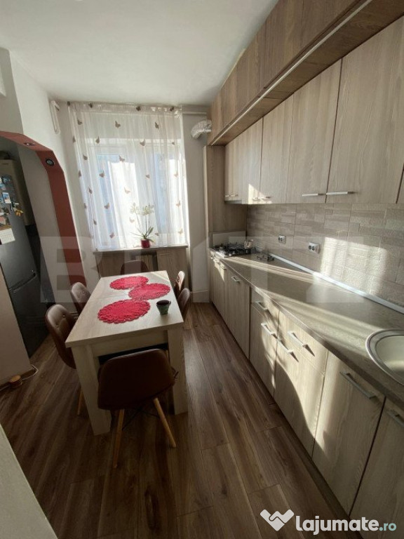 Apartament 2 camere decomandate, etaj intermediar, zona Zori