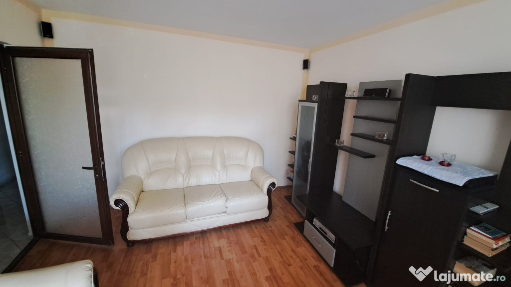 Vand apartament 3 camere decomandat