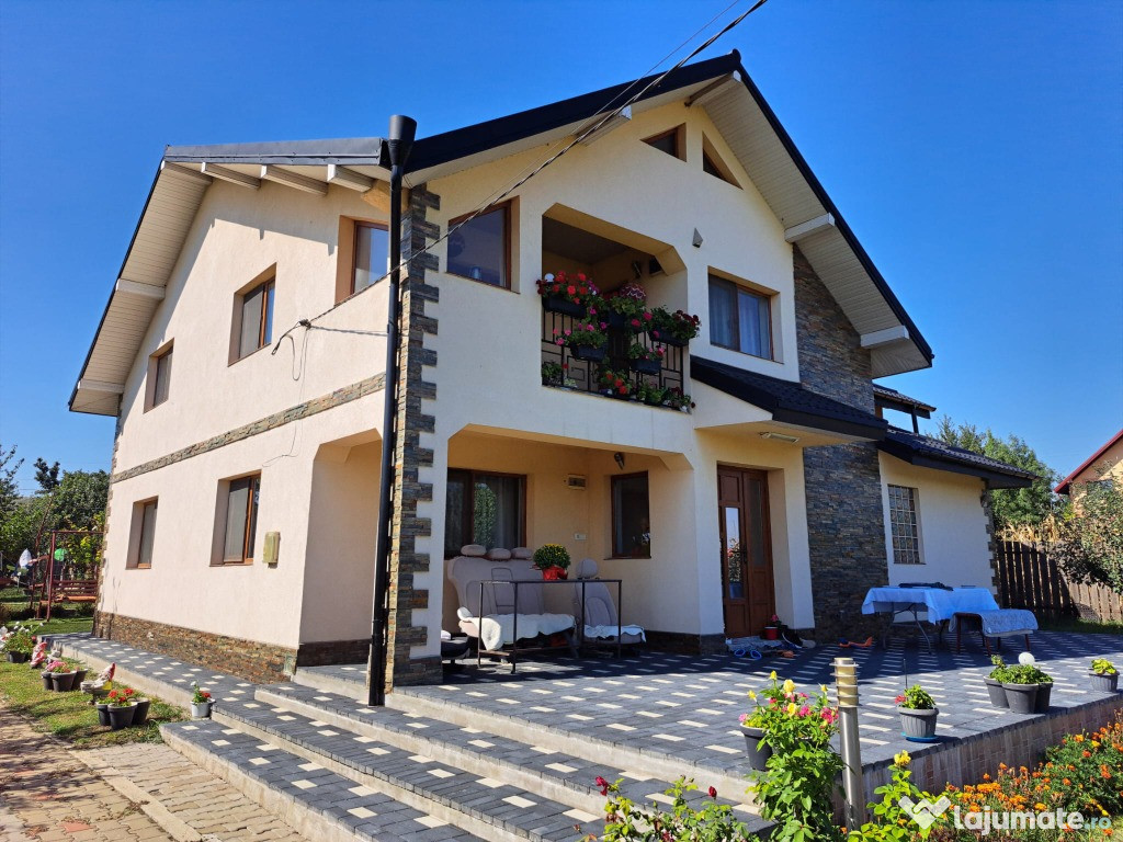 Casa in comuna Rebricea