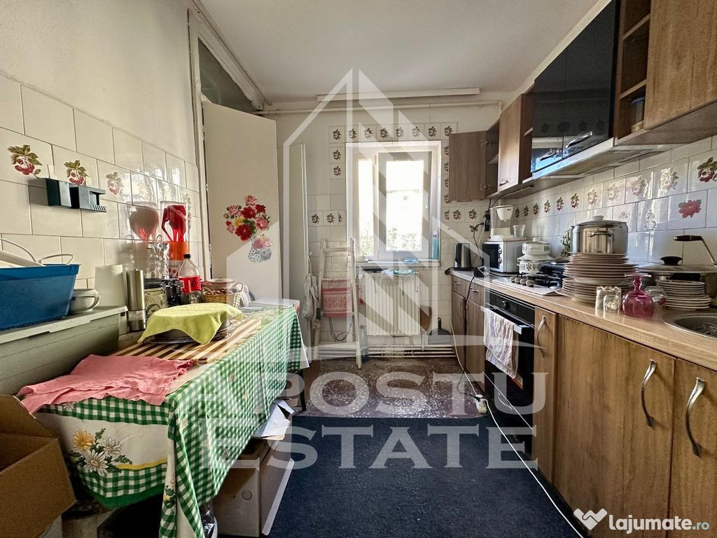 Apartament cu 3 camere, centrala proprie noua, etaj 2, zo...