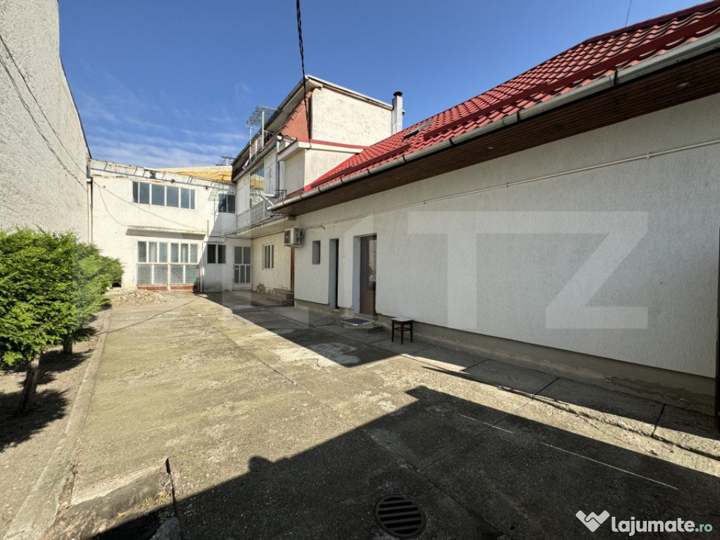 INVESTITIE! Casa de vanzare cu 10 camere, 350 mp utili, zona