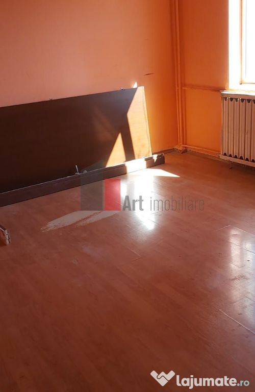 Vânzare apartament 3 camere Apărătorii Patriei - Spiru...