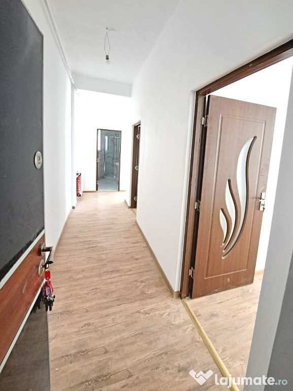 Proprietar vând apartament 3 camere la cheie în zona străzii Oncești