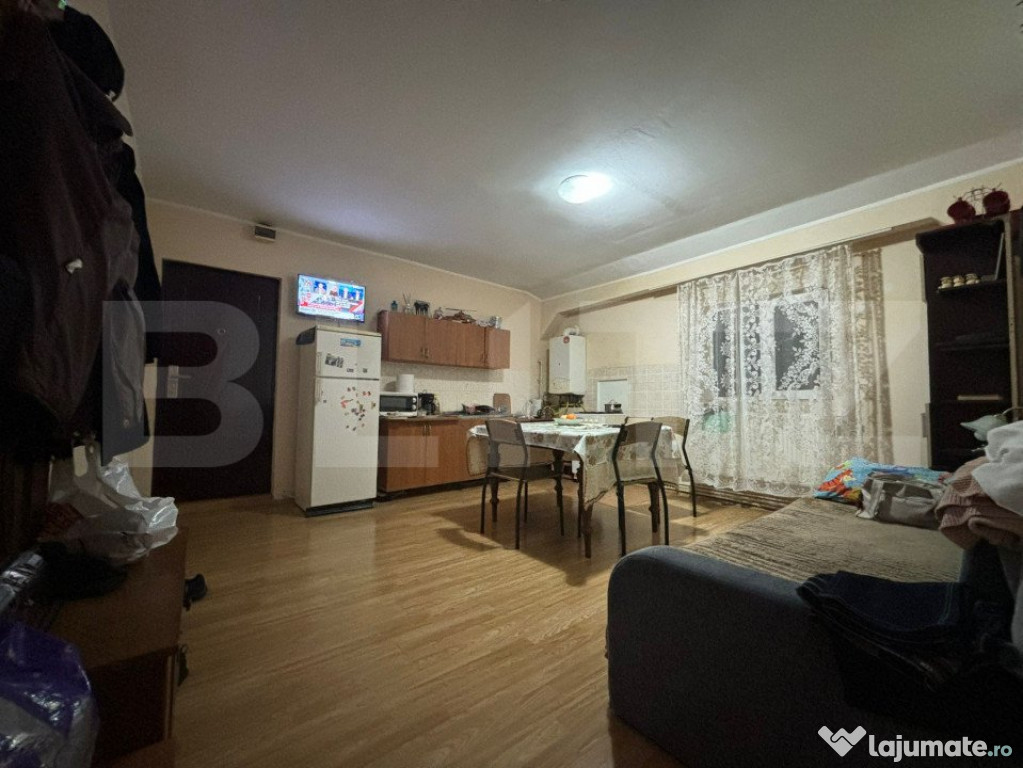 Apartament 3 camere, zona Lipovei, etaj superior cu acoperi?