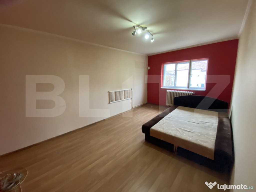 Apartament de 3 camere și loc de luat masa