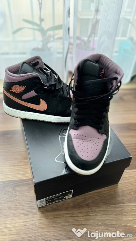 Air jordan 1 mid SE unisex