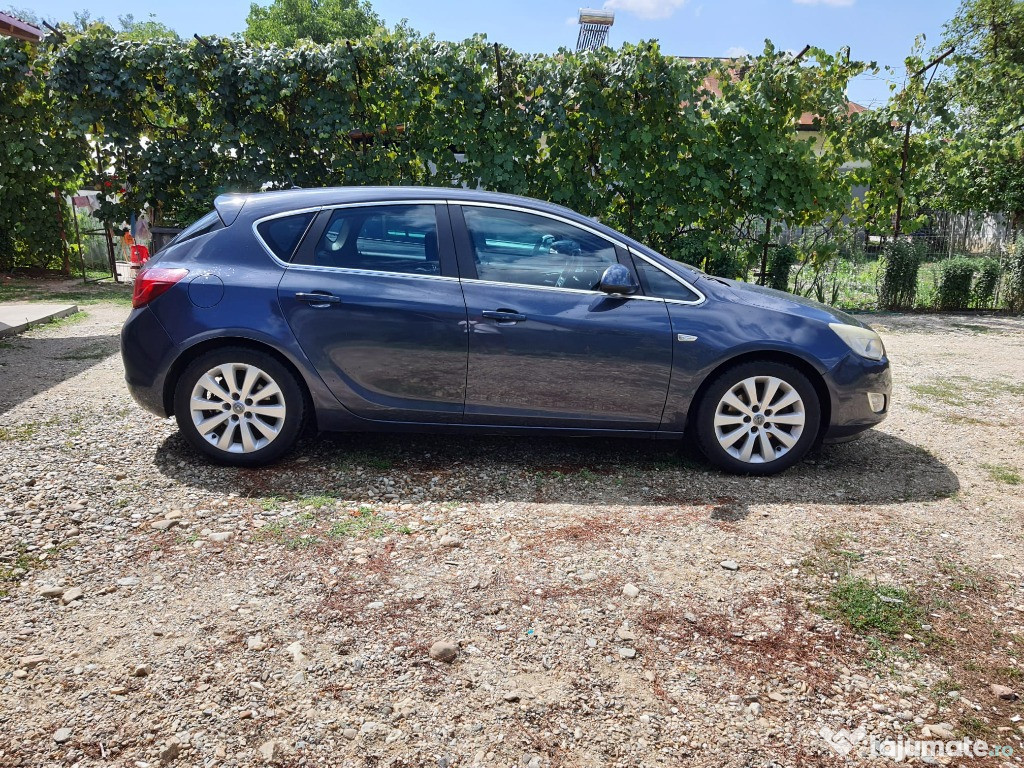 OPEL ASTRA J, An fabricație 2011, motorizare 1.7 CDTI diesel, 110 cp.