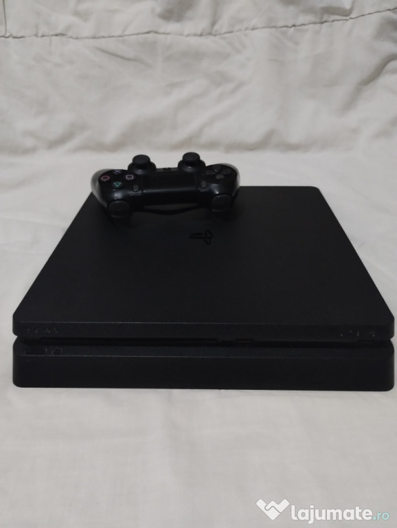 Vând PlayStation 4 slim