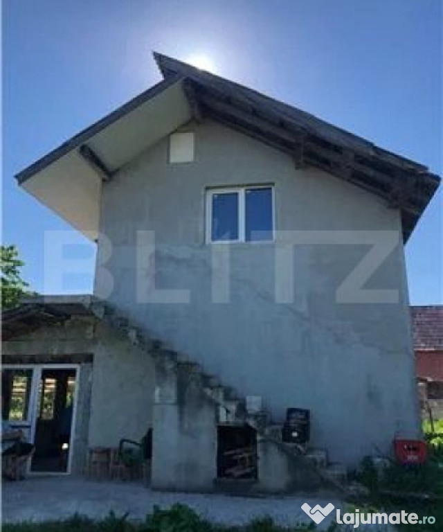 Casă de vânzare, cu 3 camere, 100 m², teren 5 arii, zona