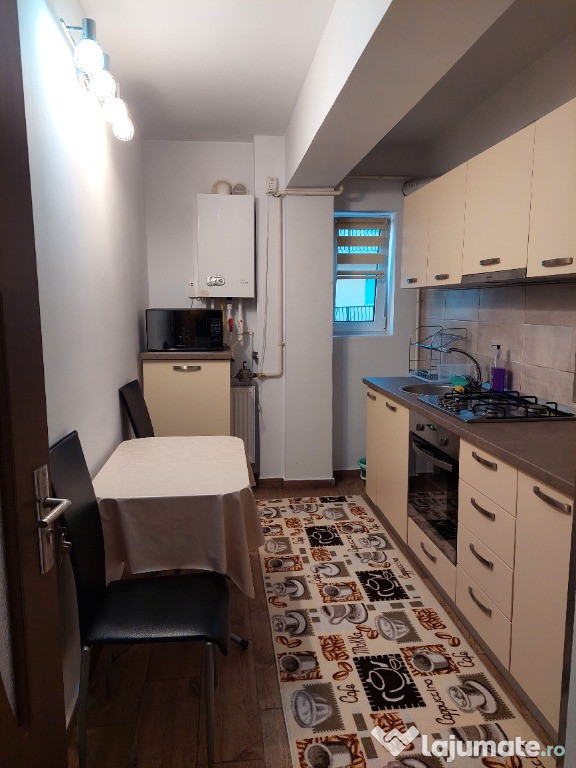 Inchiriez apartament