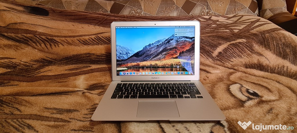 Laptop Apple MacBook Air 13" cu procesor I5,SSD de 250 Gb si 4 Gb RAM