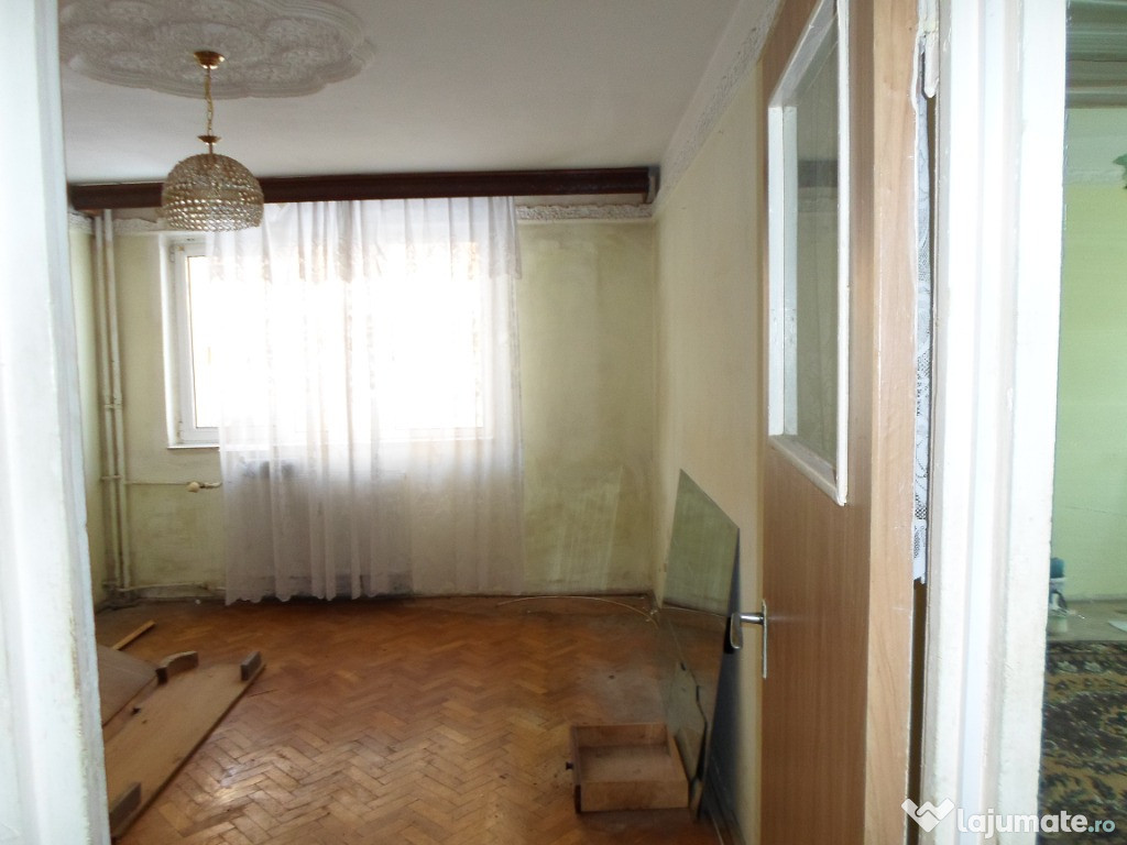 Apartament 3 camere in bloc cubulet in Ploiesti zona Cina.Comision 0