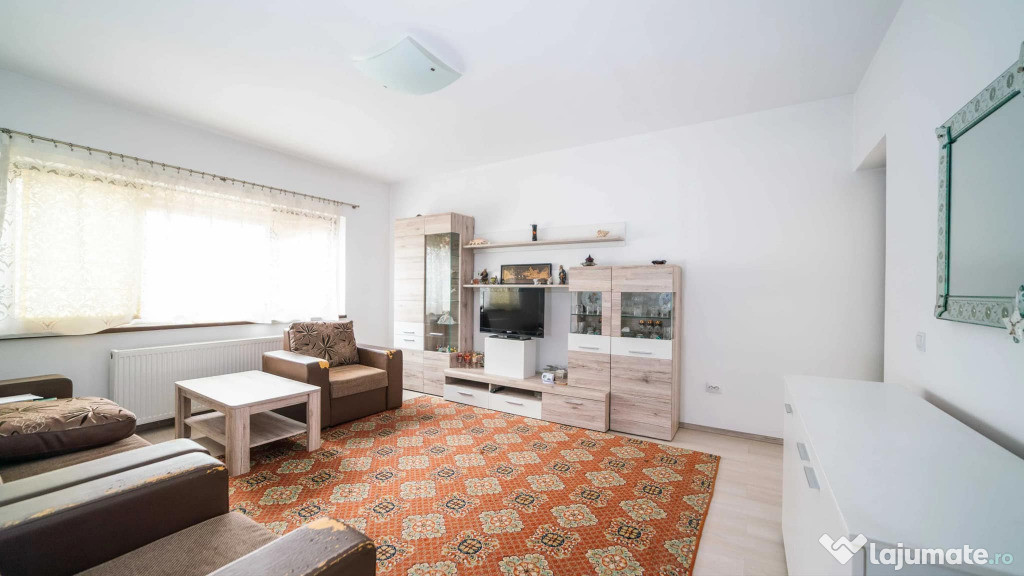 Apartament cu 3 camere, decomandat - zona Sanpetru