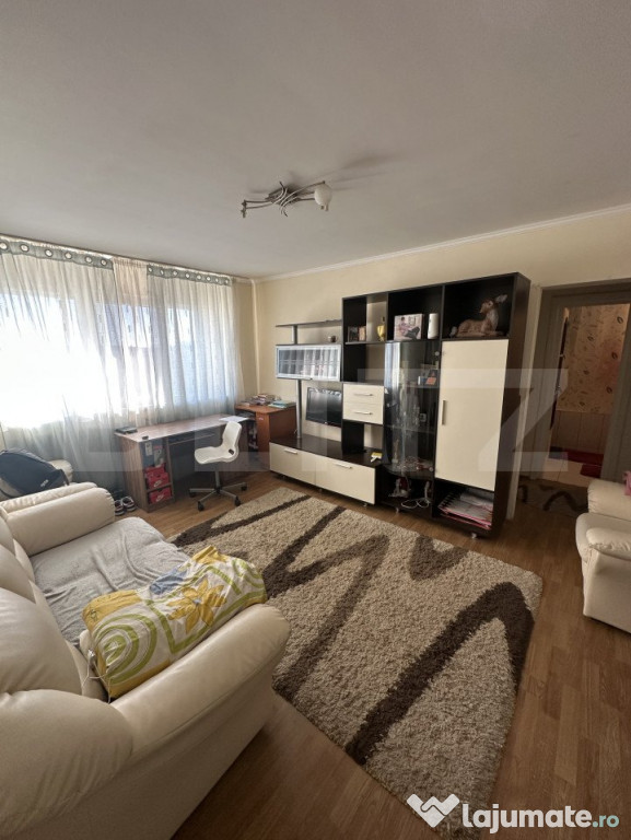 Apartament cu 3 camere, zona Micro 16, 84mp