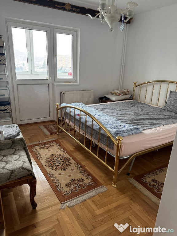 Apartament de 3 camere zona ASTRA,str Berzei